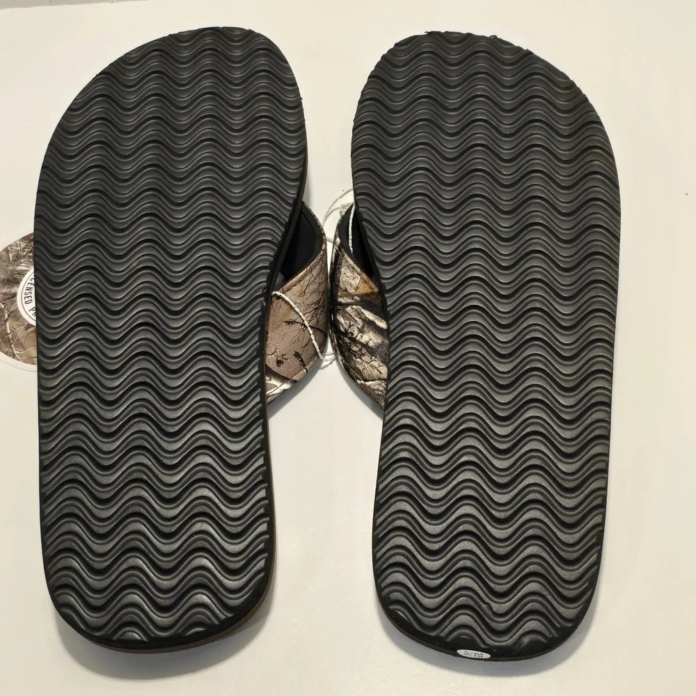 Realtree Xtra Men's Flip Flops Camouflage Sandal S/M 9-10 Slip On